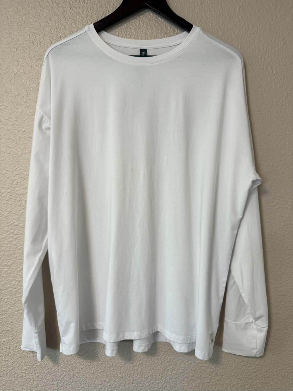 NWOT Vuori Feather Long Sleeve Tee Oversized Lightweight Everyday White M Cotton - Picture 2 of 6